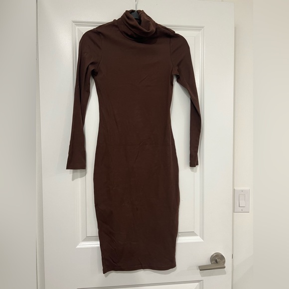 Brown long sleeve turtle knock dress - Picture 1 of 1